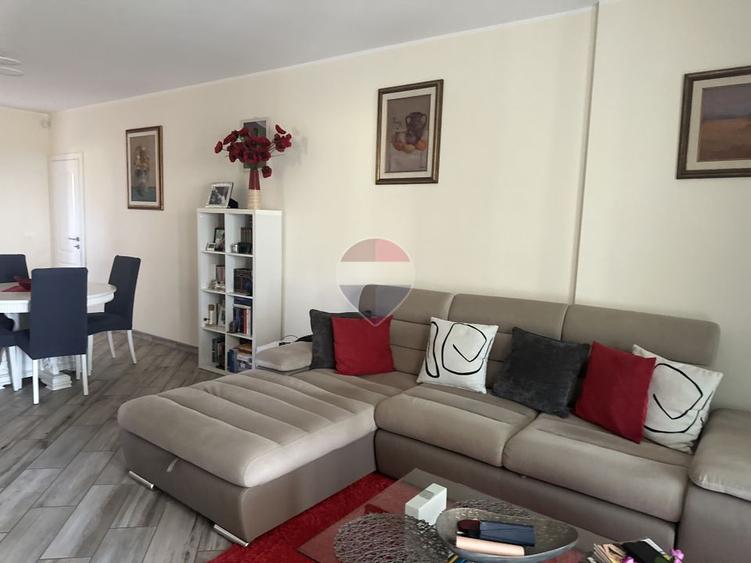 Casă / Vilă cu 7 camere de vânzare Izvoare