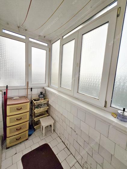 Apartament cu 2 camere decomandat, situat in cartierul Micro 19.