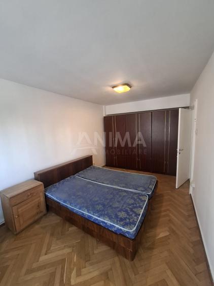 Apartament 4 camere, 3 balcoane, parcare in Piața Cipariu