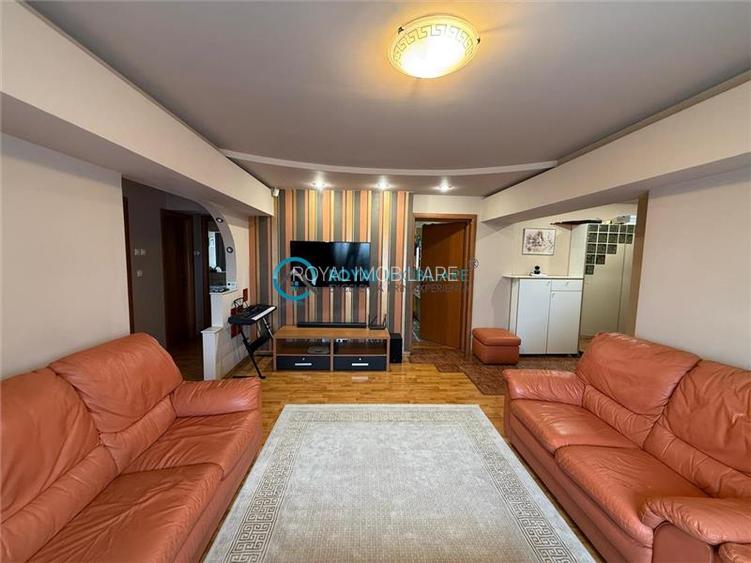 Royal Imobiliare - Vanzare apartament  zona Piata Mihai Viteazu - 3
