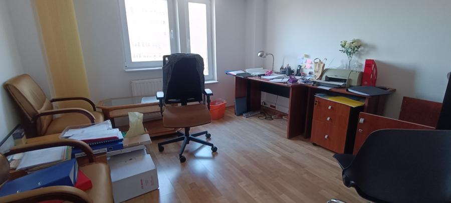 Capitol 3 camere decomandate 2 bai gaze mobilat utilat pt birou