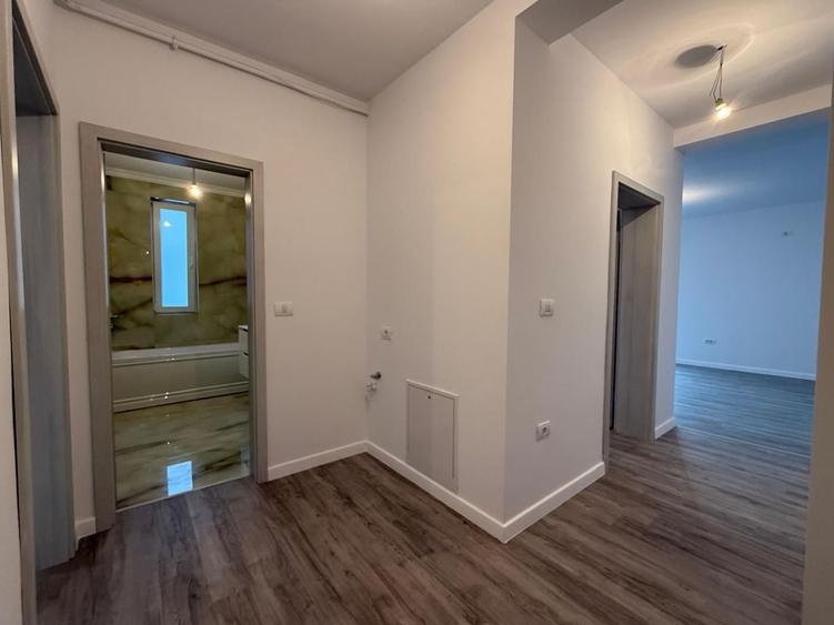 Apartament spațios, decomandat. Balcon generos.Zonă bună – Giroc