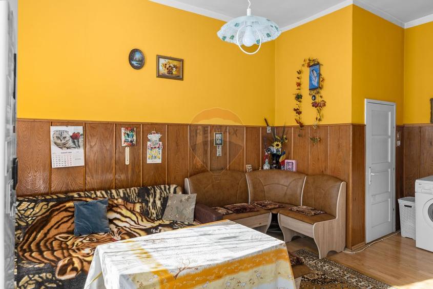 Apartament 2 camere, loc de parcare, teren propriu,strada Constituției