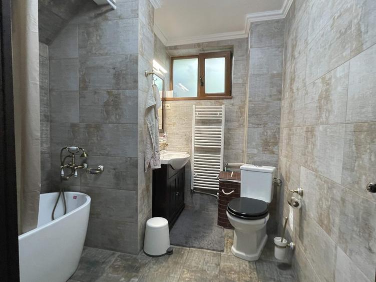 Vila S+P+E, 6 camere, 2 garaje, T=556 mp, zona orasul de jos