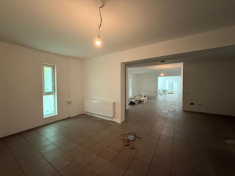 Spatiu Comercial , parter bloc nou construit , zona Nerva Traian