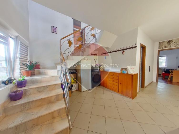 Casă / Vilă cu 4 camere de vânzare - 5