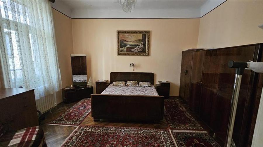 Apartament ultracentral cu curte privata