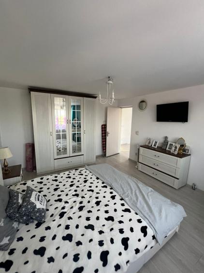Casă spațioasă 180 mp, teren 600 mp, zona Pielesti