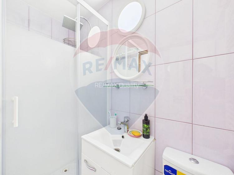 Oportunitate - 2 Apartamente 4 + 2 camere - Zona 13 Septembrie - 14
