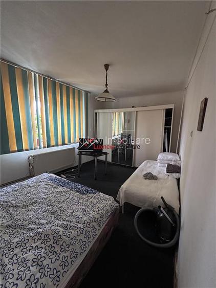 Casa indviduala cu 3 camere, living, bucatarie, 2 bai si mansarda in apropiere d - 9