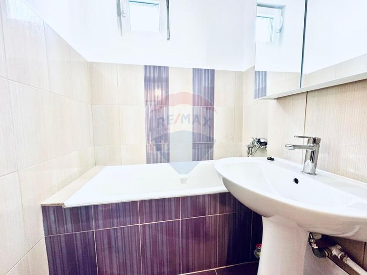 Apartament cu 3 camere de închiriat