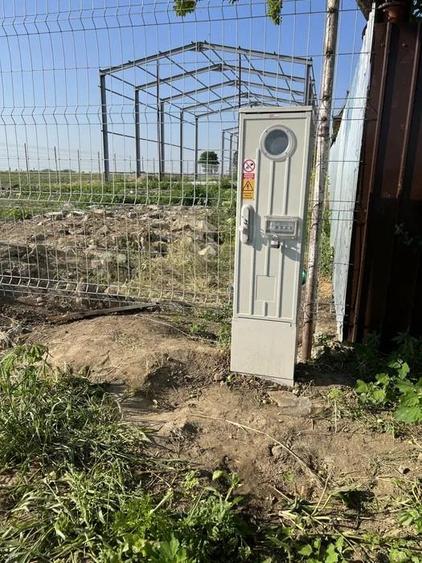Teren 2500 mp, curent 3,80W, pretabil hala sau constructii