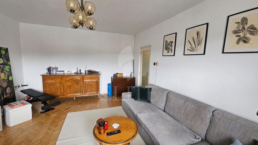 Apartament 3 camere în zona Calea Floresti