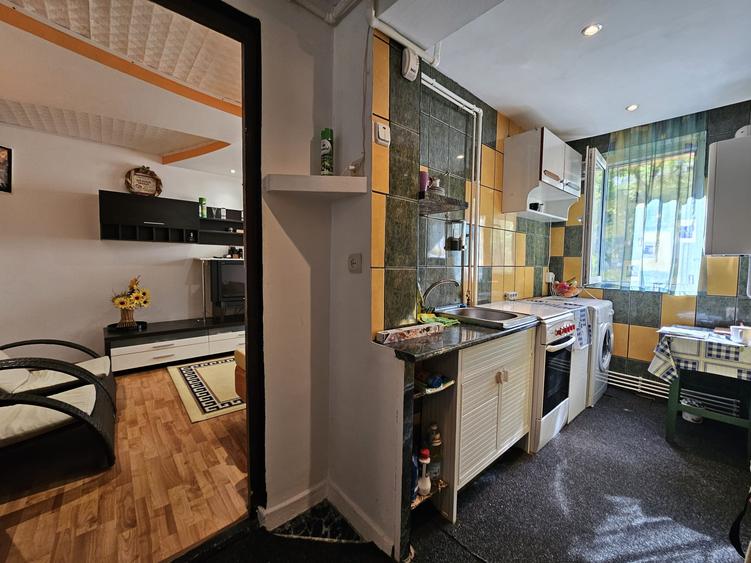 Apartament 2 camere, decomandat, etaj 2