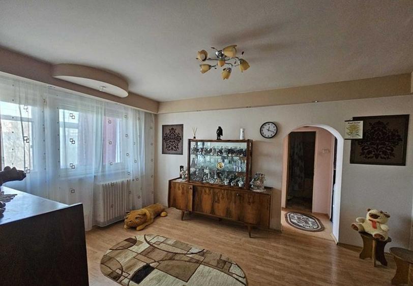 Apartament 2 camere - Dacia/Tomis III - 85.000 euro (Cod E11+E12)