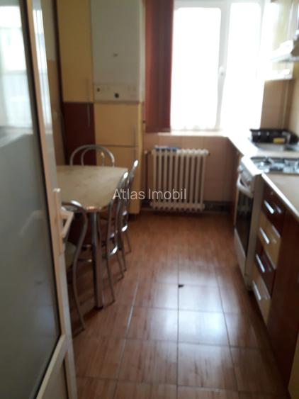Inchiriez apartament ultrafinisat cu 4 camere mobilat, utilat,zona foarte buna - 4