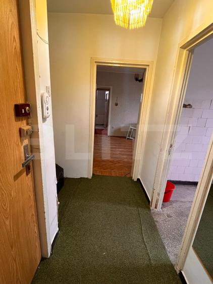 Apartament cu 3 camere, ultracentral, semidecomandat
