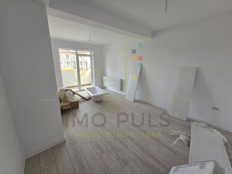 Apartament la parter cu balcon. Bucatarie separata. Loc de parcare