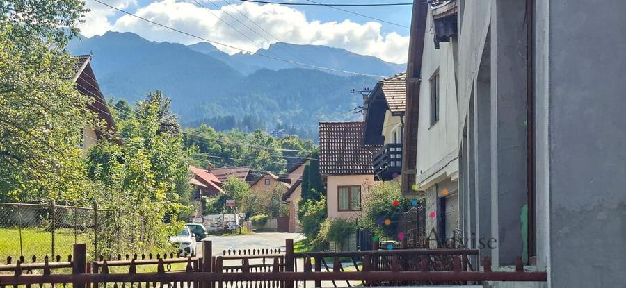 Casa generoasă în Bran–Șimon | pârâu și priveliște deosebită