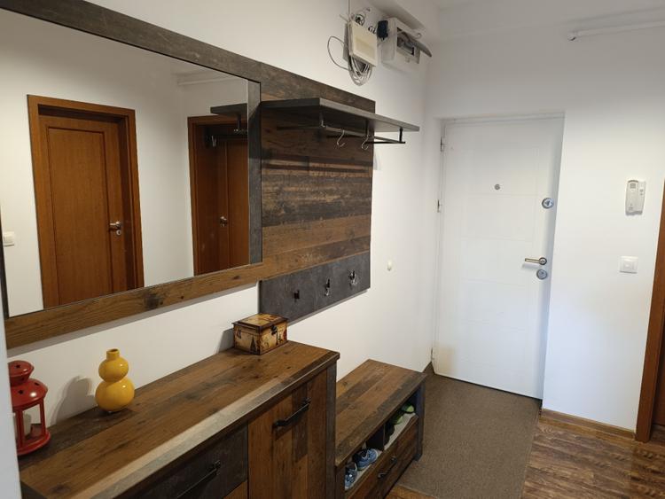 Bloc Nou/Girocului - Apartament decomandat cu 2 camere