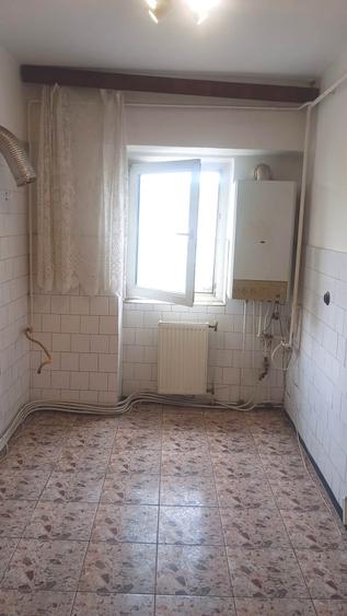 Apartament 2 camere decomandat, 55 MP, CT, et. intermediar, la bvd. Dacia