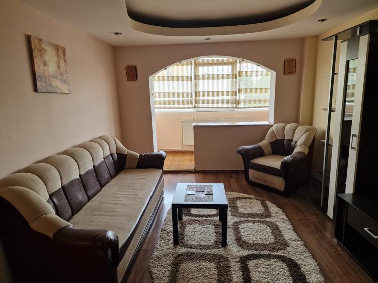 Vest se vinde apartament decomandat doua camere pret 81000 euro negociabil.