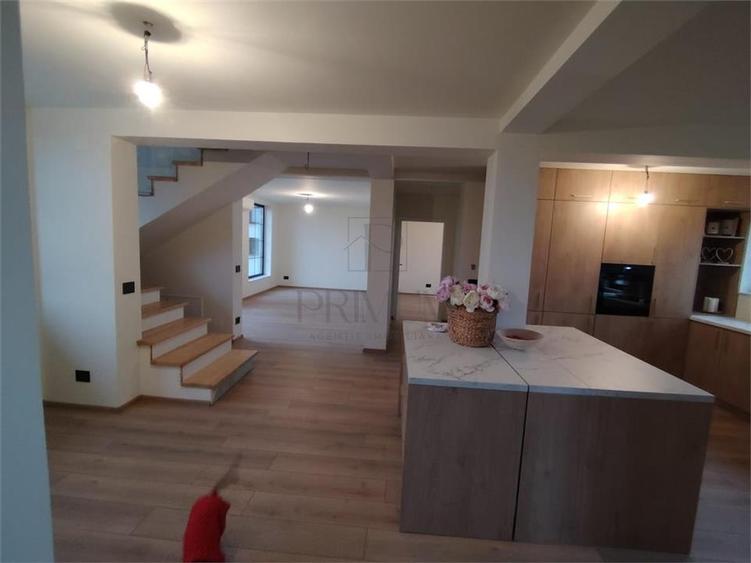 Duplex proiect deosebit - semimobilat - suprafete foarte generoase - zona foart