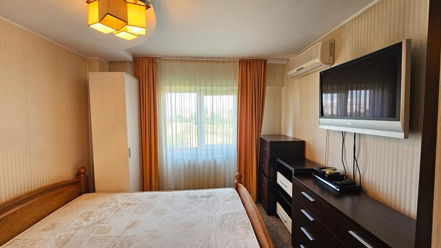 Apartament 3 camere Centrul Civic,renovat,mobilat,vedere Tampa,liber,158000 Euro