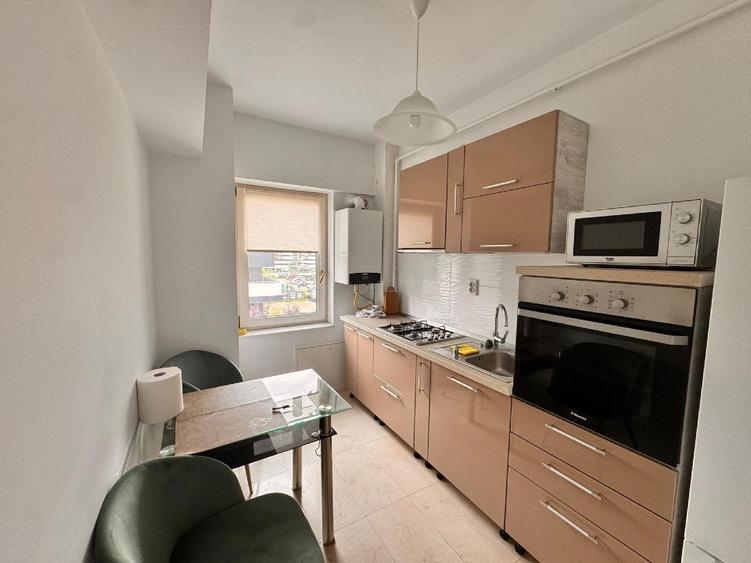Proprietar (persoana juridica) închiriez apartament Copou Royal Town