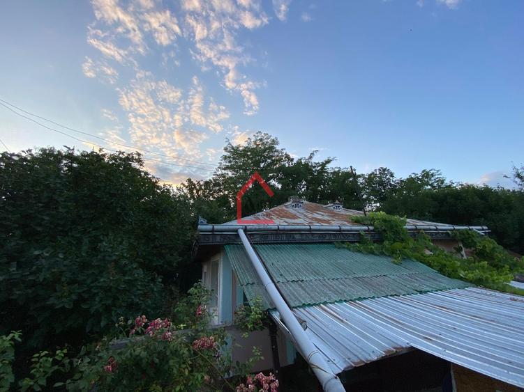 Casa batraneasca, locuibila cu teren intravilan de 1.255mp, asfalt