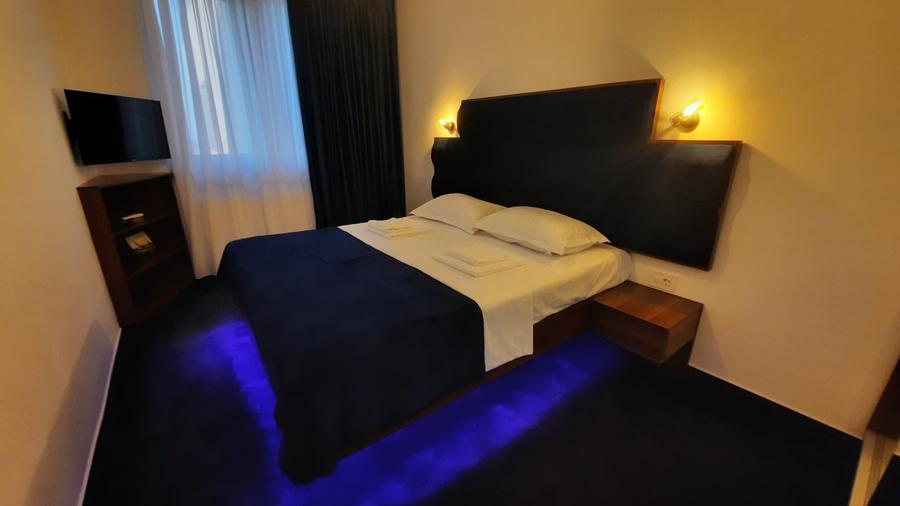 PROPRIETAR închiriez apartament 2 camere TOMIS NORD - PARCARE PRIVATĂ