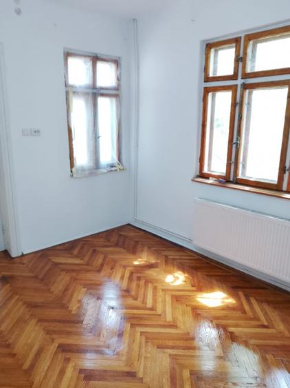 VILA DE INCHIRIAT- SPAIUL UNIRII- GRADINA- LOC PARCARE
