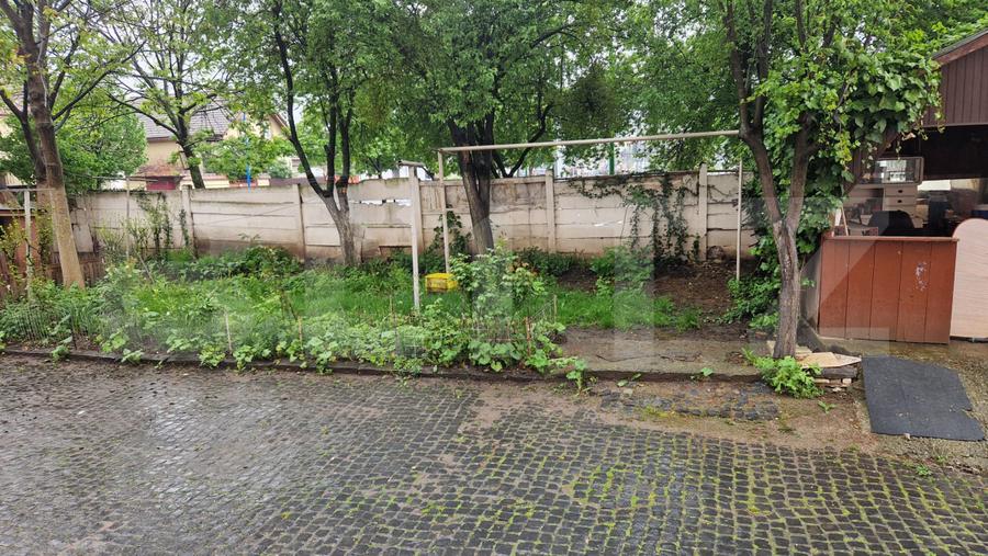 Apartament 2 camere decomandat cu 104 mp teren in acte etaj 2, Vila