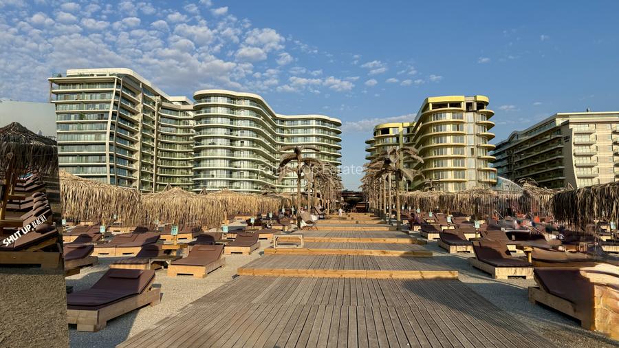 Apartament cu 3 camere direct in prima linie la mare White Sea