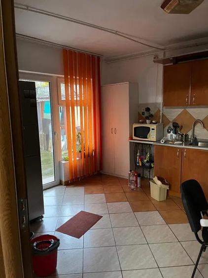 Casa de inchiriat la jum dis intre statiile de M tineretului si eroii revolutiei