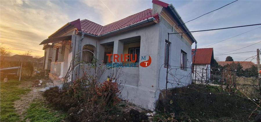 Casa de vanzare 2 camere zona Totoi