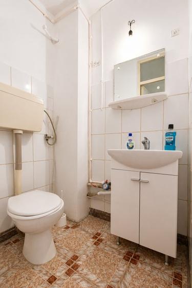 1 Mai - 3 camere decomandat 71mp 2 bai 2 balcoane etaj 2/4