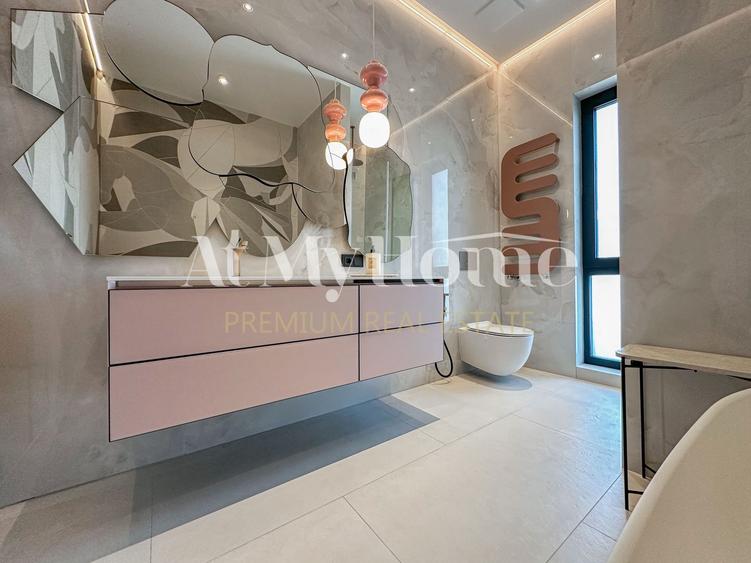 Penthouse Ultra Luxury cu 5 camere,  complet renovat,2 parcari,boxa,terase 195mp