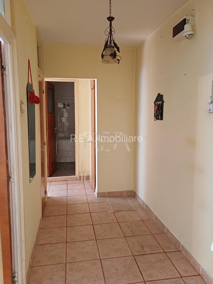 2 camere, 5/8, 52 mp, bloc 1985- Crangasi-Str. 9 Mai - 7