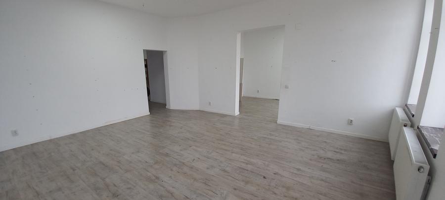 Spațiu Comercial / Birouri – 4 Camere | Poziție Stradală Calea Călărași 132