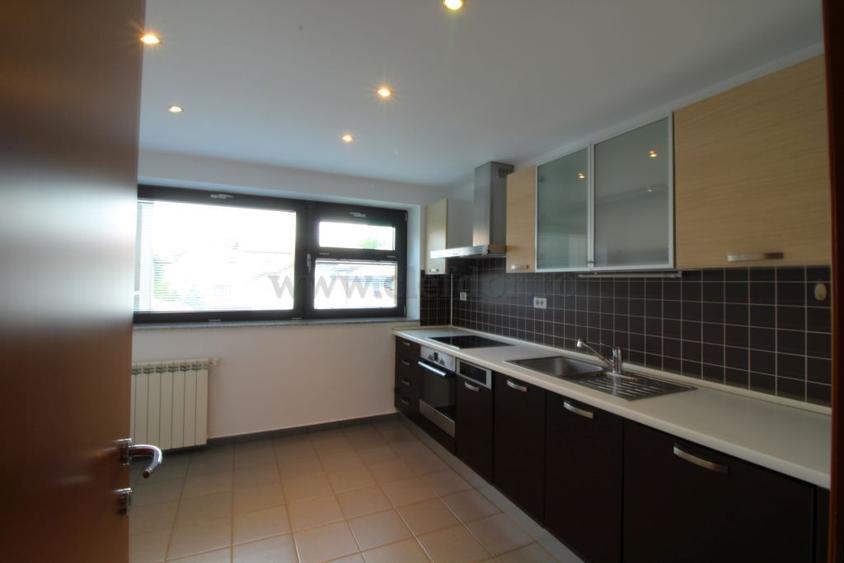 Apartament cu 4 camere de închiriat în zona Soseaua Nordului