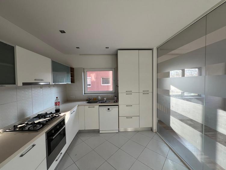 Pipera : Apartament nemobilat si recent renovat langa American School!