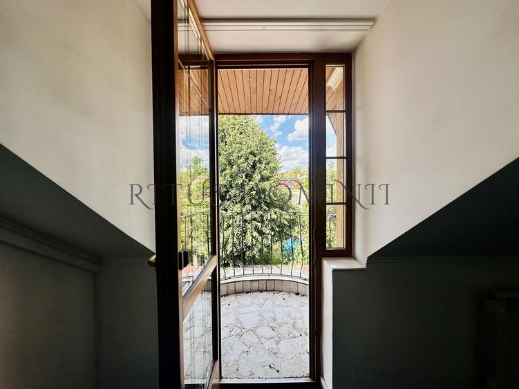 Casa de Închiriat Ultracentrala, 12 Camere, 10 Bai, 6 Parcari