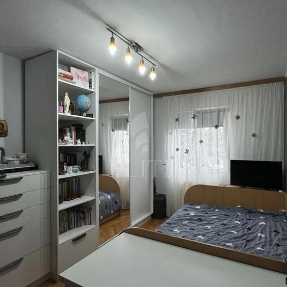 Apartament 3 camere în zona COLINA