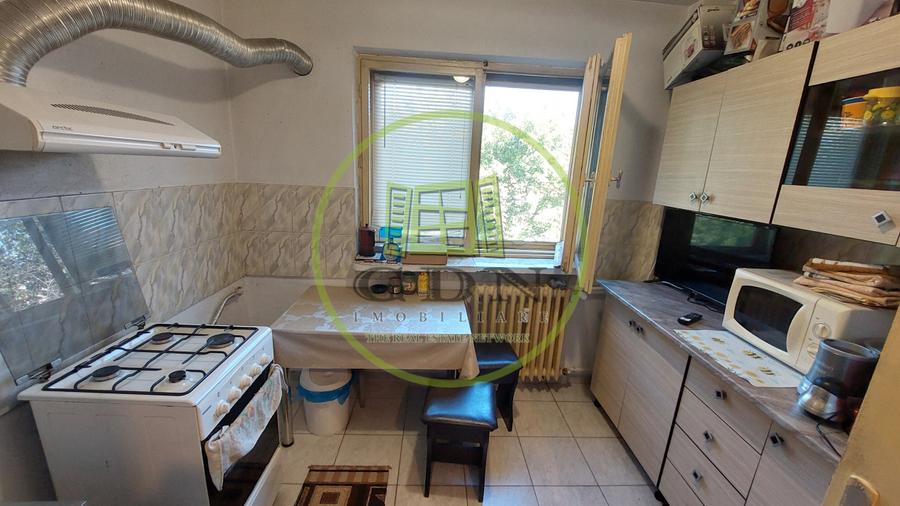 Apartament 3 camere decomandat, etajul 4, 1 Mai zona Insula