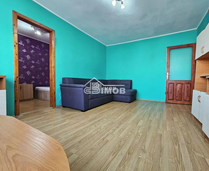 Apartament 3 camere, Micro 6 – etaj 1, centrală proprie, mobilat