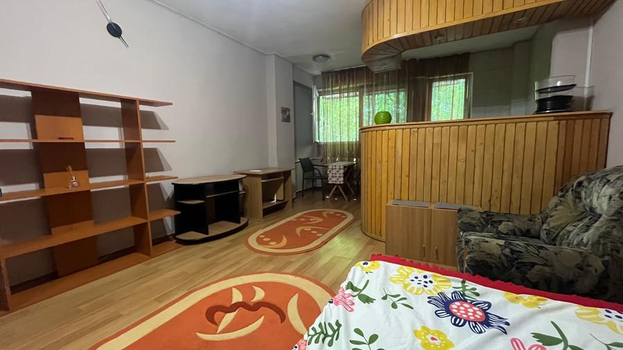 Vând garsonieră zona Favorit