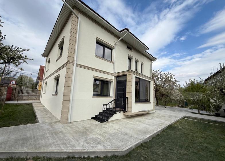 Casa moderna cu 5 camere, 193 mp utili, cartier Burdujeni