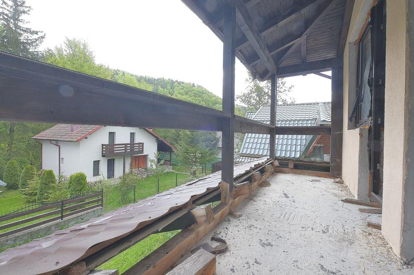 CHEIA - VALEA POPII, Vila structurata pe S+P+E+M, achizitie posibila si in rate