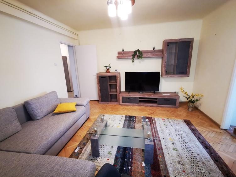 De inchiriat apartament 3 camere – zona Centrala